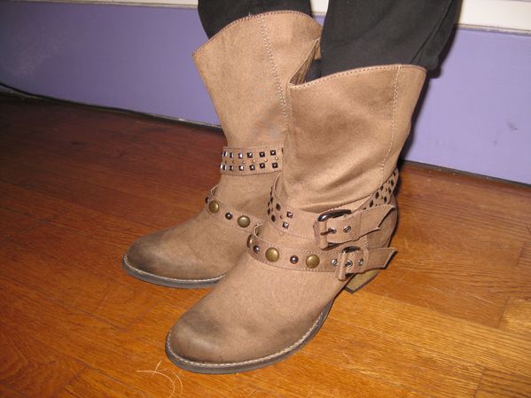 Boots cloutées beiges