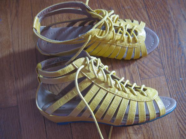 sandales jaunes