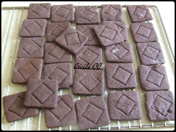 biscuit-chocolat-fourre-vanille-1.jpg