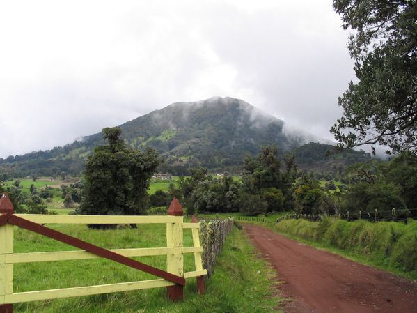 Turrialba_Volcano_cone_Sept_2005_.jpg