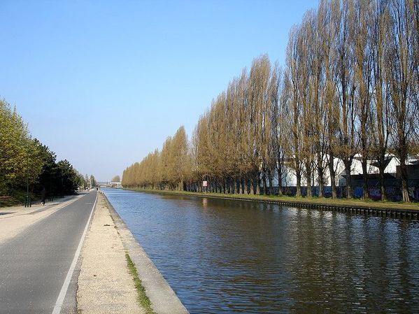 799px-Bobigny - Canal de l Ourcq au parc de la Bergere 01