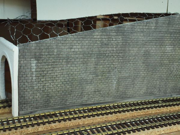 D012 Vue en détail du mur de souténement