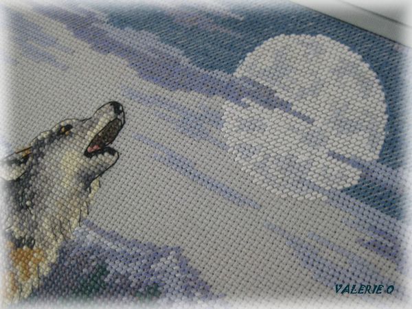 LOUPS BRODERIE POINT DE CROIX 2