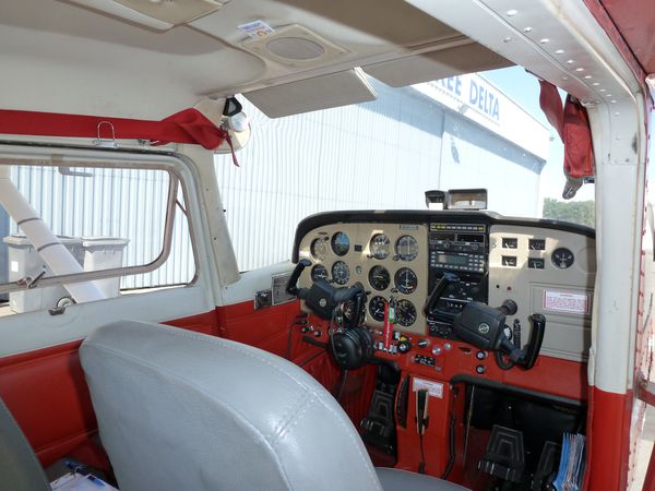 Cockpit Sesna 150