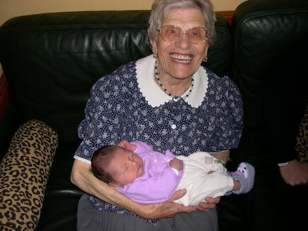 avec Mémé Anna, son arrière-grand-mère