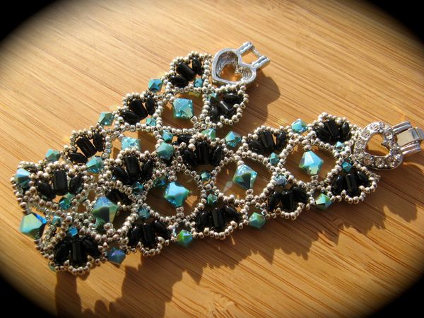 Bracelets... 4324