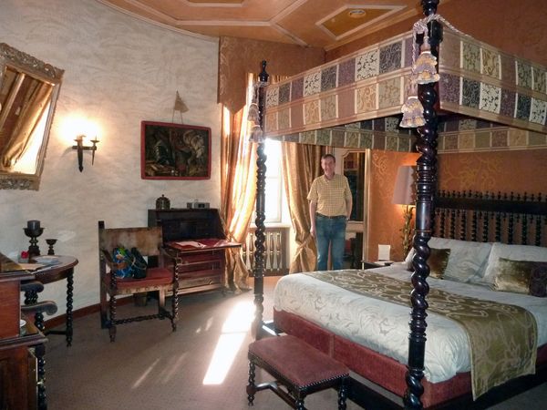 Philippe dans la chambre 2
