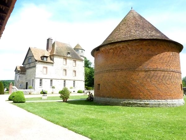 Château de Vascoeuil - Pigeonnier ext