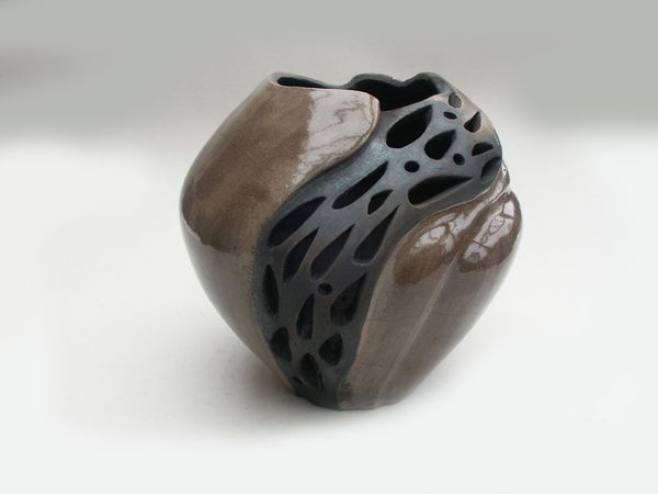 Vase-dentelle-brun-1.jpg