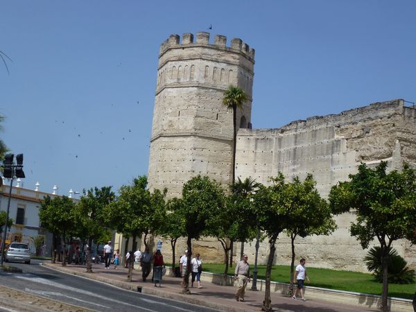 JEREZ-DE-LA-FRONTERA----Alcazar---exterieur.JPG