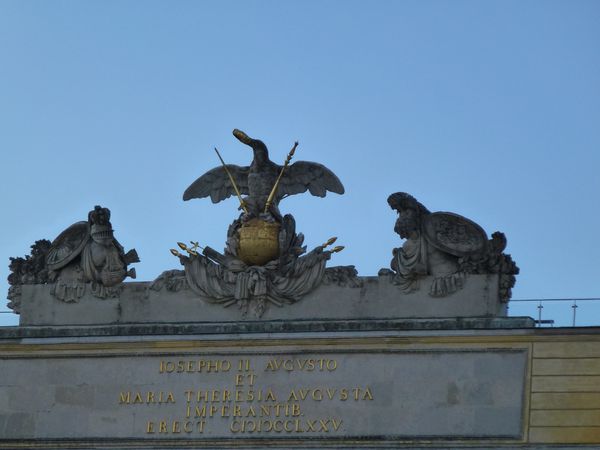 Schonbrunn---fronton-Gloriette.JPG