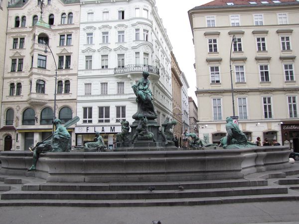 neuer-Markt---fontaine.JPG