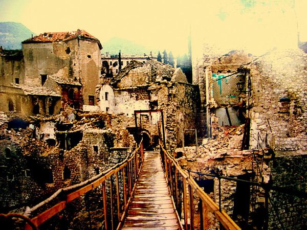 Mostar-Pont--Guerre-1993.jpg