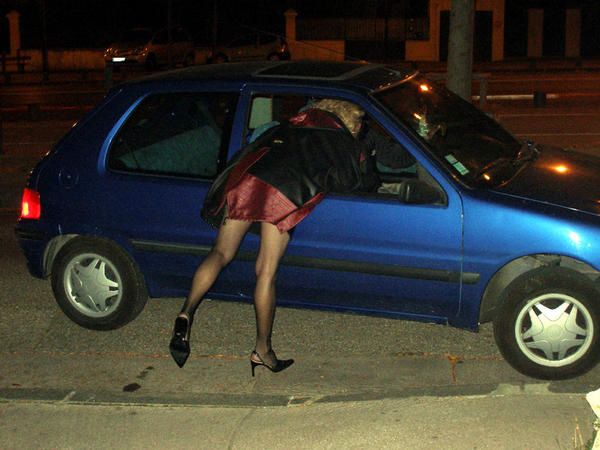 elle le suce a fond costume de pute elle le suce a fond costume de pute