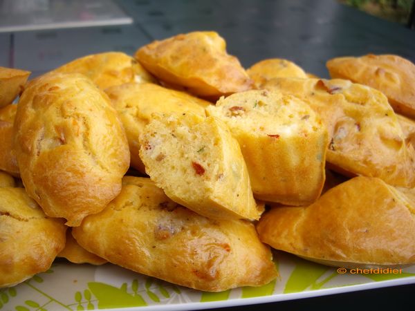 Petits cakes tomates séchées, basilic,feta