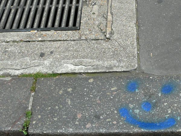 Rue Jacques Coeur un sourire en coin vous attends