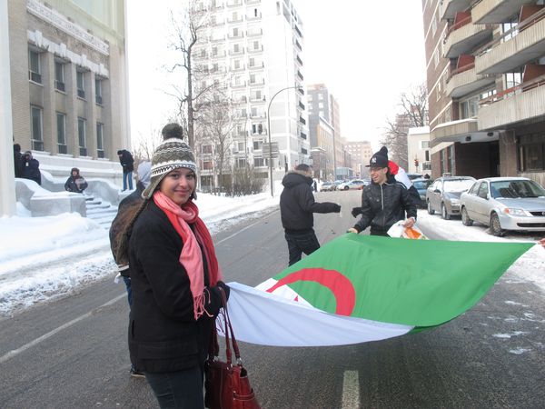 Des algériens manifestent a Montreal