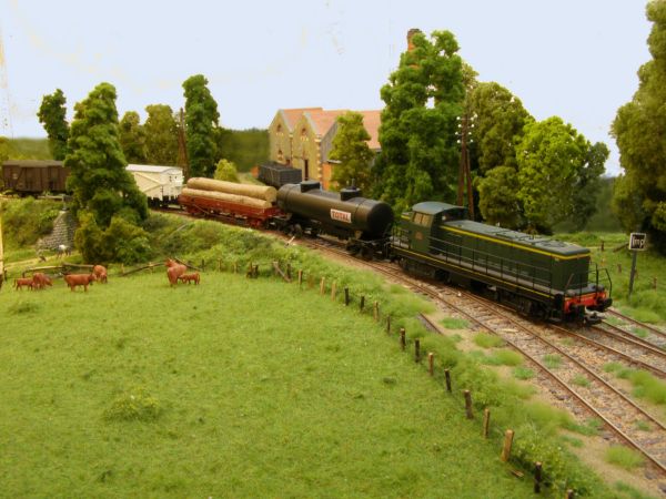 Plus moderne et plus plus bruyant, une locomotive Diesel BB