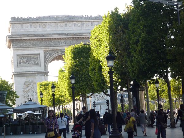 Champs Elysées et Arc de Triomphe