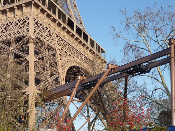 Tour Eiffel - pilier Nord - réfection de l'ascenseur - avr