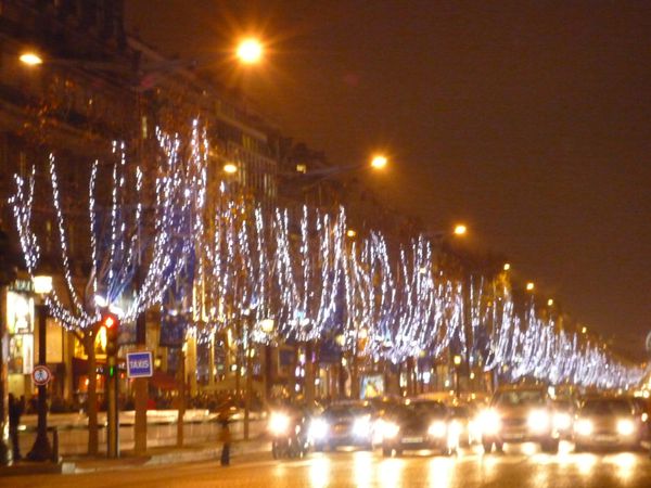 Champs Elysées illuminées, Paris