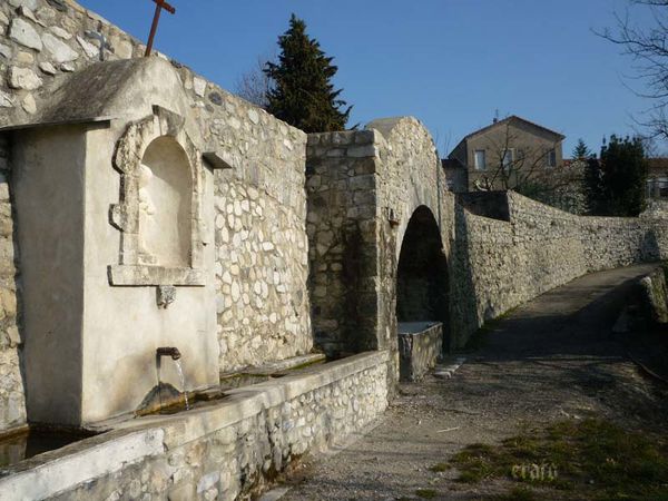lavoir-de-st-thom0a.jpg