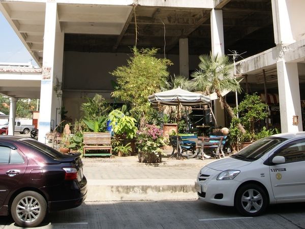 Cafe-sous-parking.JPG