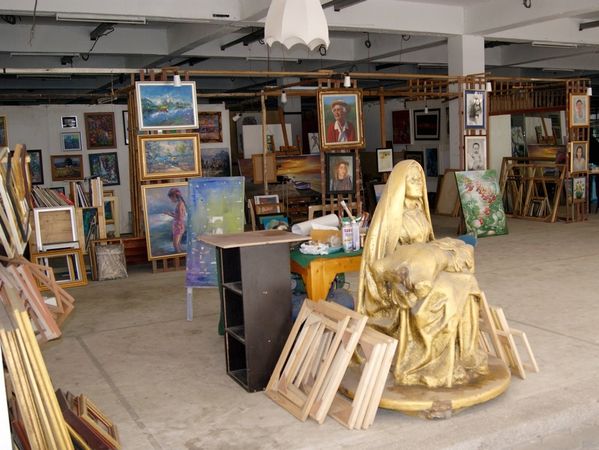 Sculture-Jomtien-complex.jpg