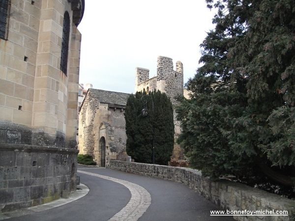 Saint-Saturnin-Eglise-1.jpg