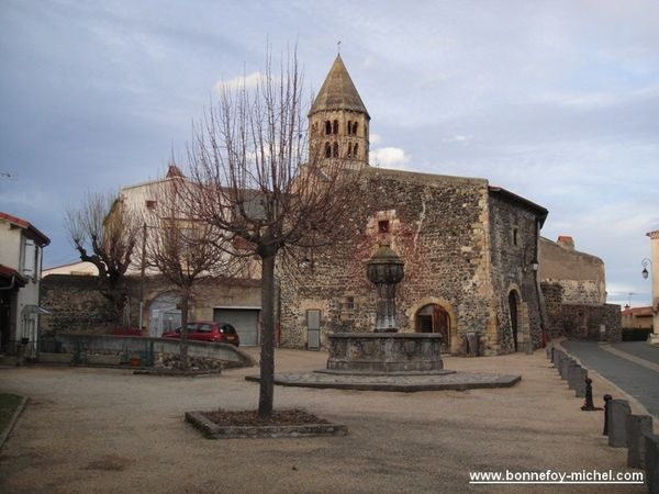 Saint-Saturnin-Place.jpg