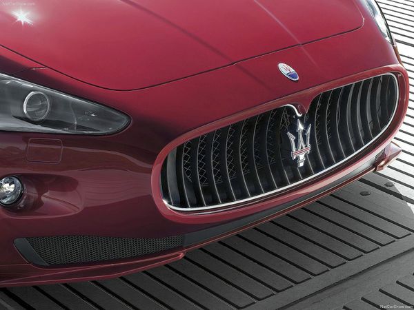 maserati_gran_cabrio_sport_2012_.jpg