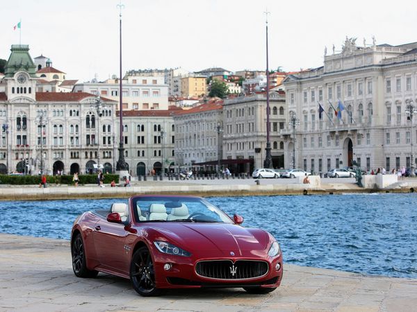 maserati_gran_cabrio_sport_2012_103.jpg