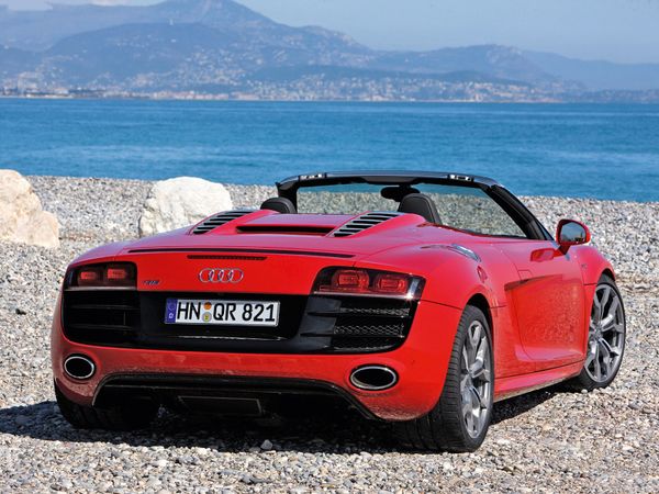 audi_r8_spyder_5.2_fsi_quattro_2011_16.jpg