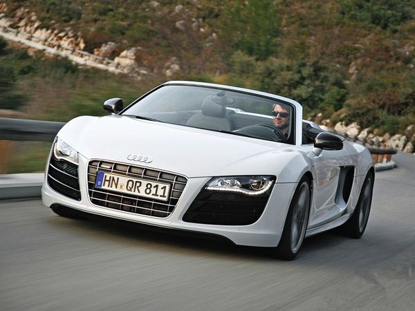 audi_r8_spyder_5.2_fsi_quattro_2011_17.jpg