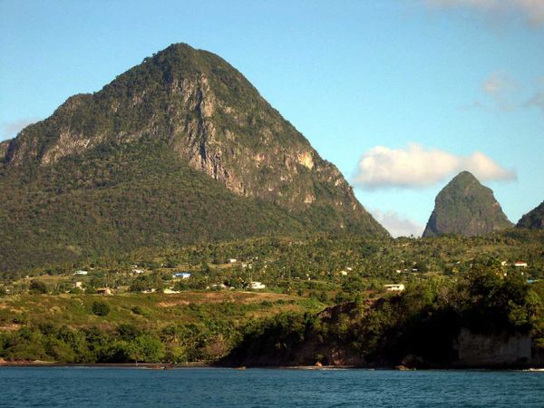 039--LES-PITONS-VUS-DE-CHOISEUL-BAY.jpg
