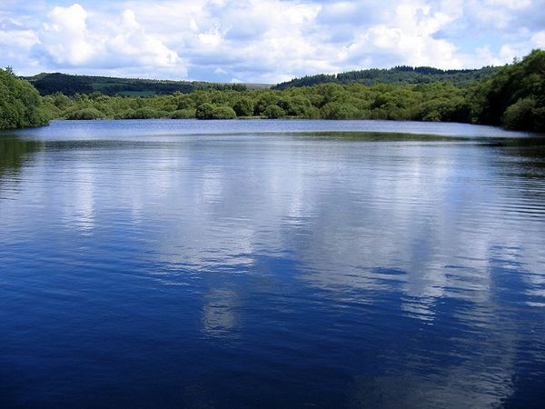 800px-Lac de Drennec