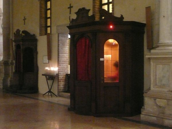 Ravenne, confessionnal à l'église San Francesco