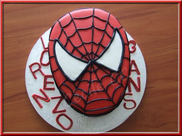 Gâteau Spiderman 3D, gâteau d'anniversaire Spiderman 3D, gâteau au chocolat  Spiderman - Super Gâteaux