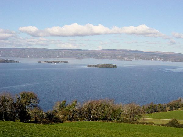 800px-Lough derg