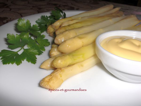 asperges-sauce-hollandaise-CIMG8821--2-.jpg