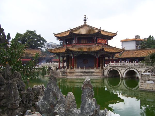 Kunming_temple2.jpg