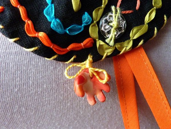 Petite main collier