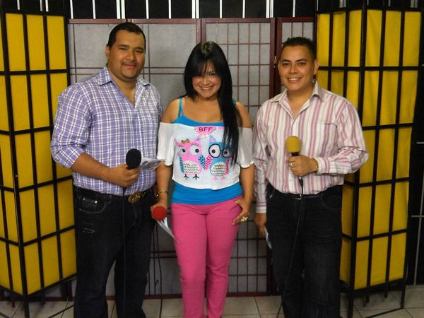 Conexion HN Presentadores Jose Lopez, Yessy Rubio y Erick E