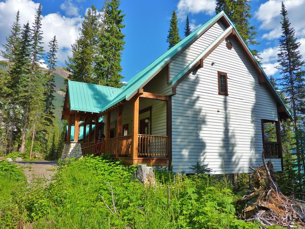 Jour-17-Emerald-Lake-Cabin.jpg