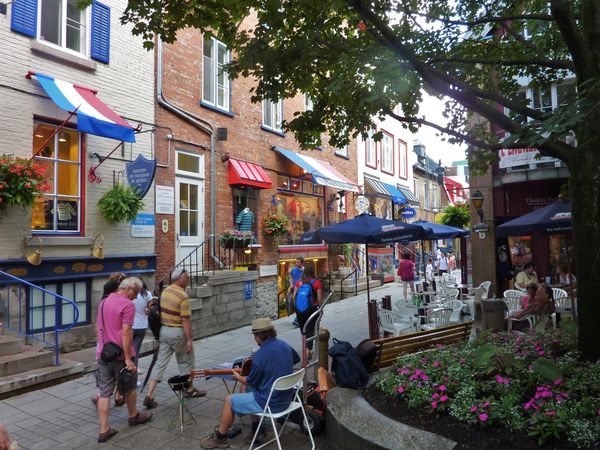 Québec rue Petit Champlain place