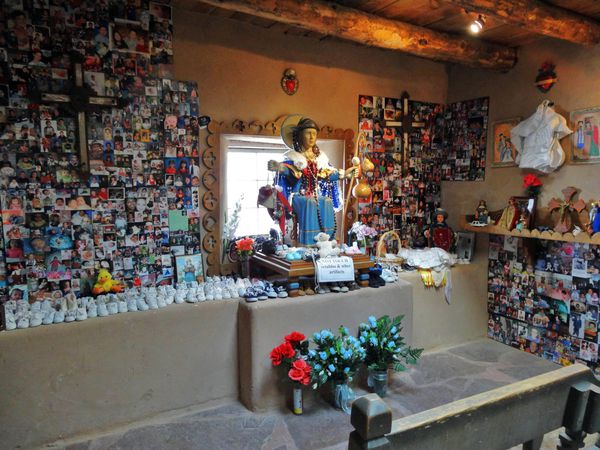 Chimayo Santo Nino Chapel intérieur 2