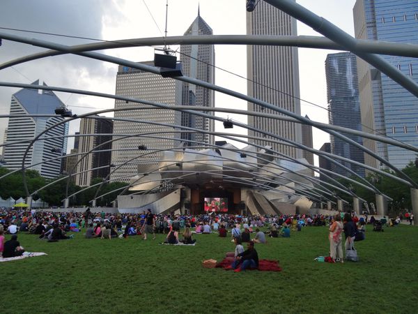 Chicago-Jay-Pritzker-Pavilion.jpg
