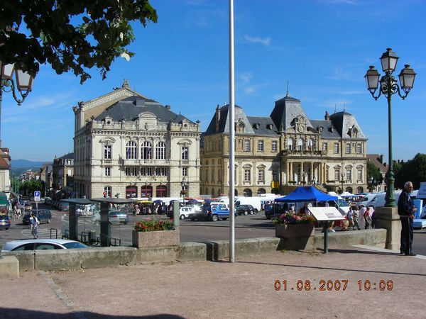 Le Théâtre et l'Hôtel de Ville 02