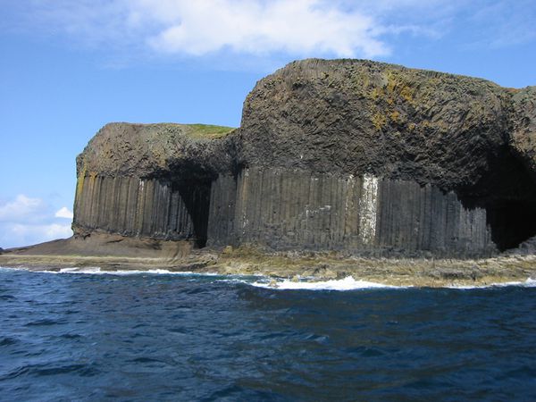 Staffa_ahead_14608---Fingal.JPG
