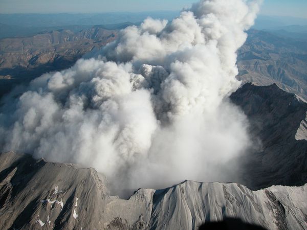 MSH04 crater rim plume 0929PDT 10-05-04